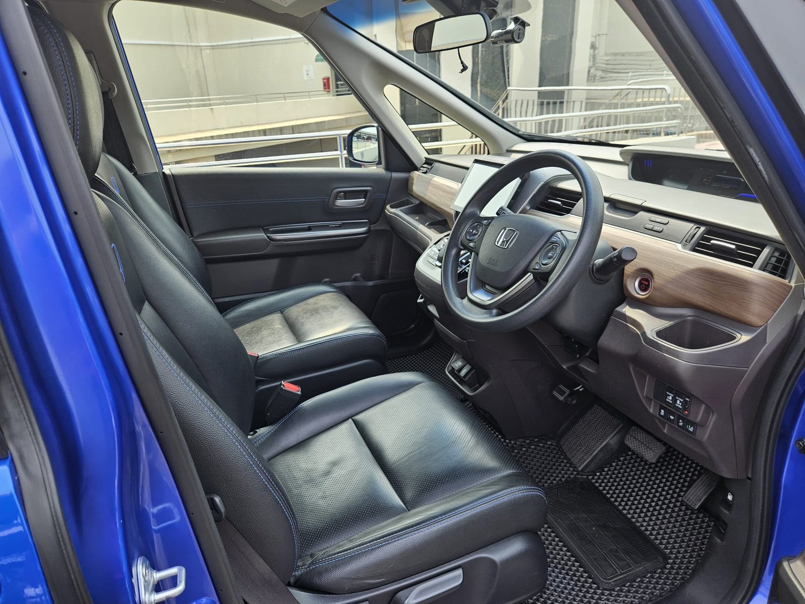 Honda Freed Hybrid 1.5 G photo 7